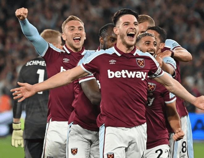 NBA杯半场：东契奇&里夫斯合砍37分，詹姆斯2分，独行侠62-60领先湖人