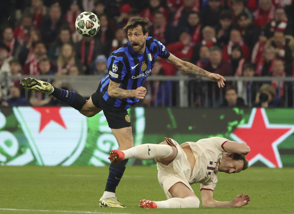 罗马诺：西蒙斯预计缺席莱比锡今日比赛，他已决定转投切尔西