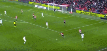 记者：兰克尔踢成都前夜溜去深圳见女友，次日回来裤裆有血