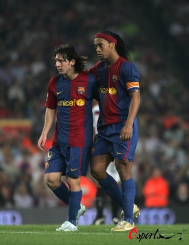 荷兰足协及所有荷兰俱乐部发布声明：呼吁对闹事球迷提起诉讼