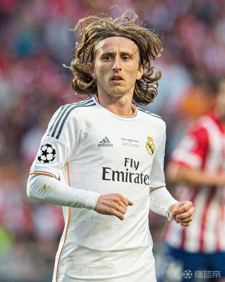 韦斯利-福法纳：埃斯特旺像队中的小宝宝，我们都在帮他适应