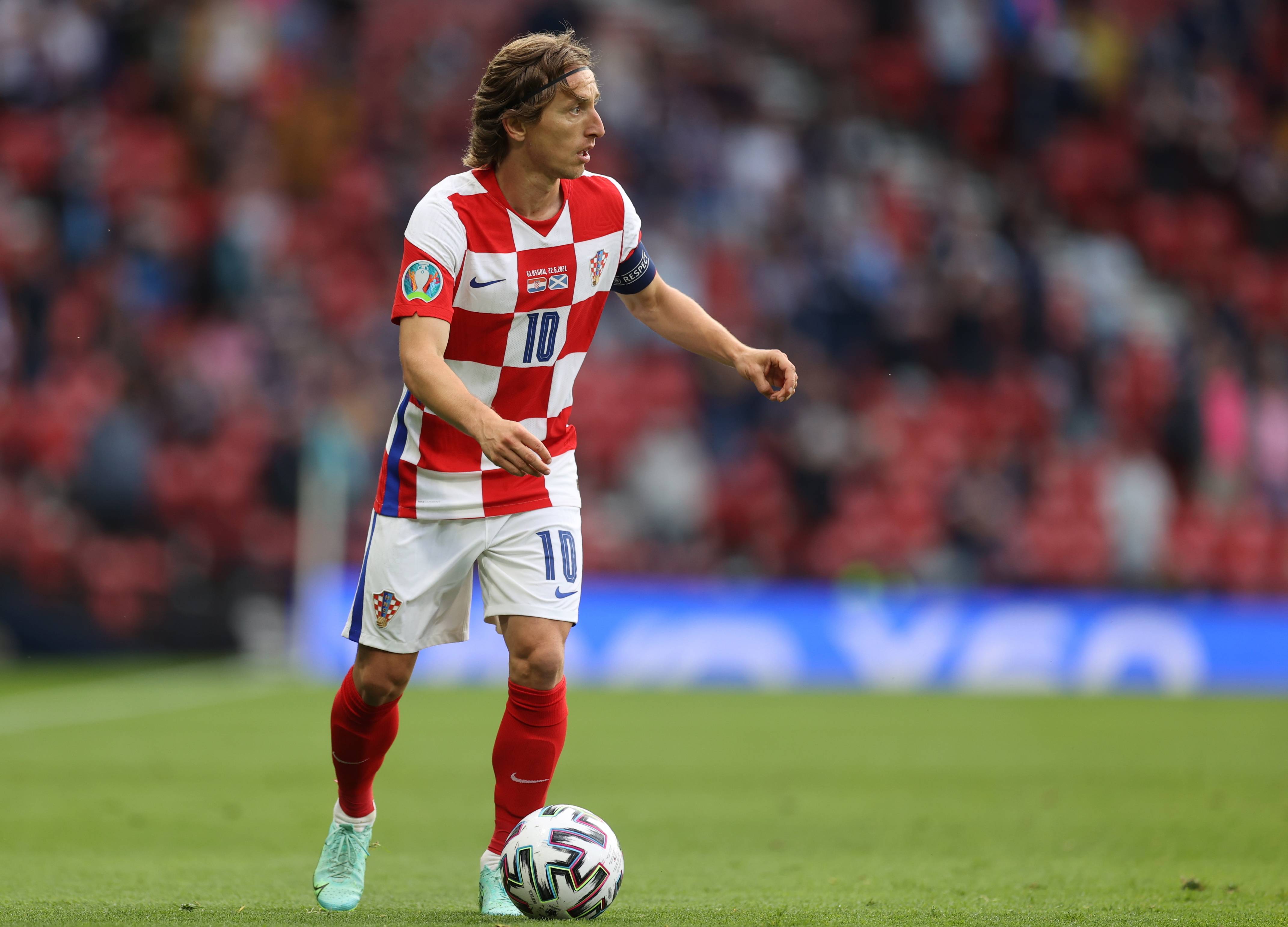 鲁媒：陈泽仕和依木兰今天抵达成都，参加U22国足的训练备战