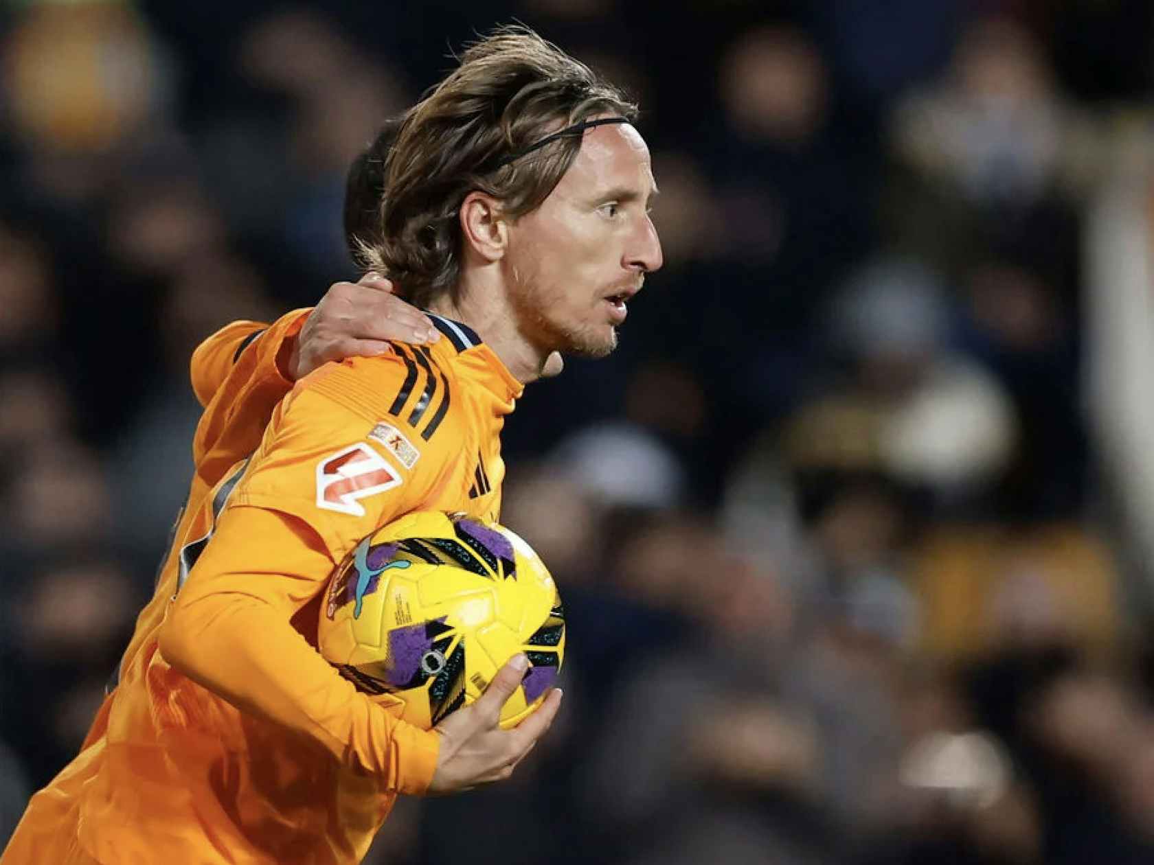 利物浦乱了！外媒：斯洛特将下课，萨拉赫会去沙特，范戴克施压