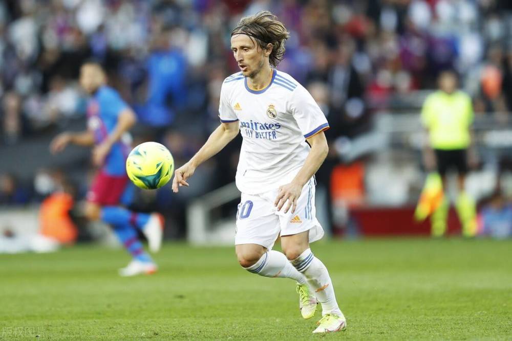 电讯报：纽卡有意引进小将斯密特，该球员非常乐意在一月加盟